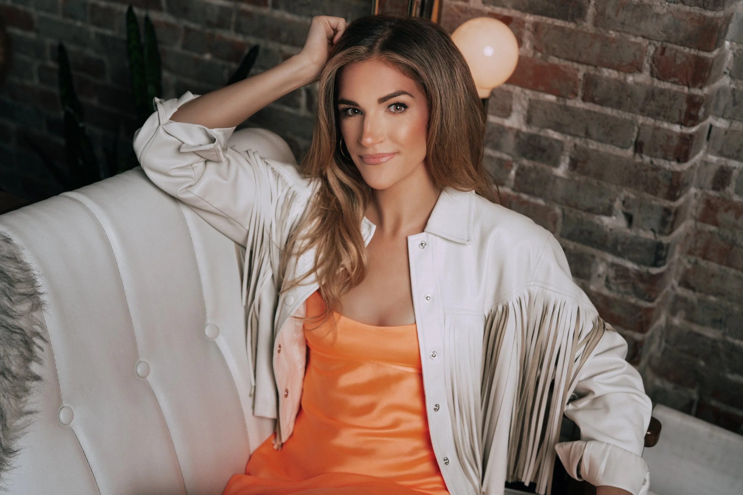 ABOUT — Grace Leer